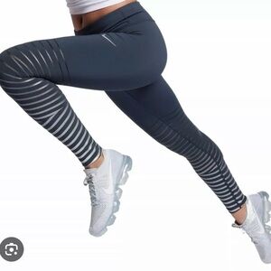 Nike Dri-FIT Running Leggings – Navy with Reflective Stripe Detail size M